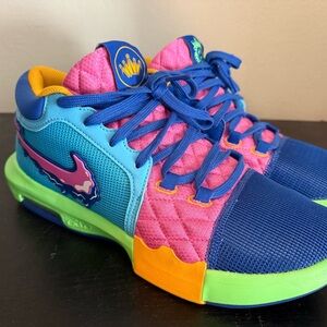 Multicolor Athletic Sneakers in Pink & Blue - Men's Performance Trainer